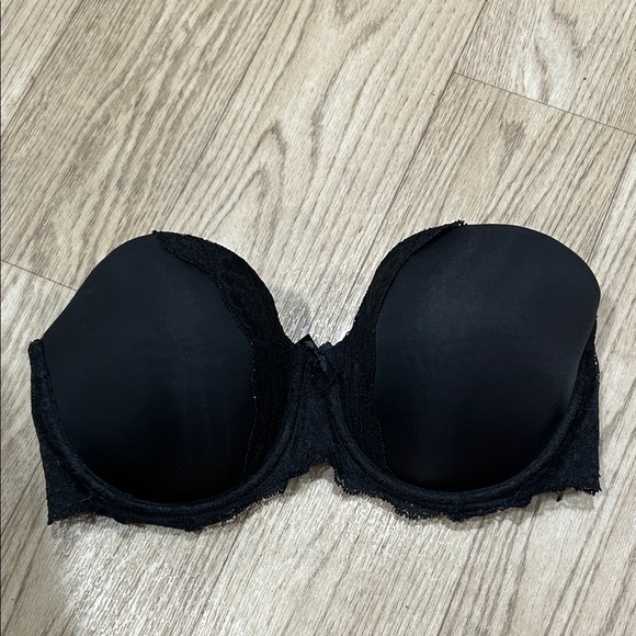 Victoria's Secret Black Lace Strapless Bra - Picture 1 of 3